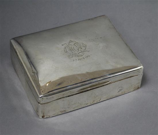A George V silver mounted cigarette box, 15.8cm.